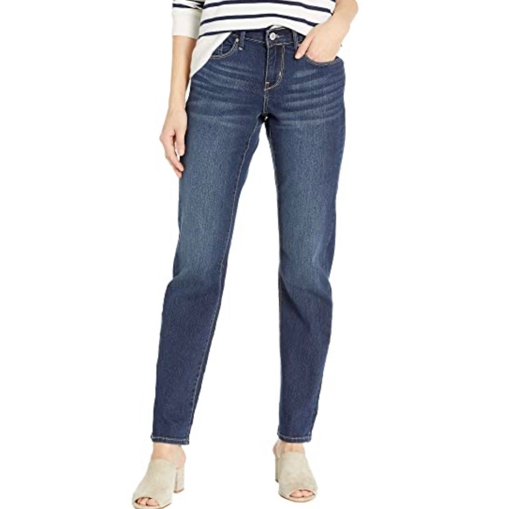 NEW Levi’s Signature Curvy Curvy Straight Jeans NWT